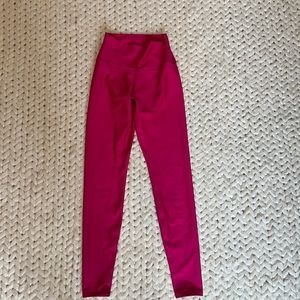 Alo Yoga 7/8 Hi-Waist Airlift Leggings Size XS (2-4) in Magenta Crush